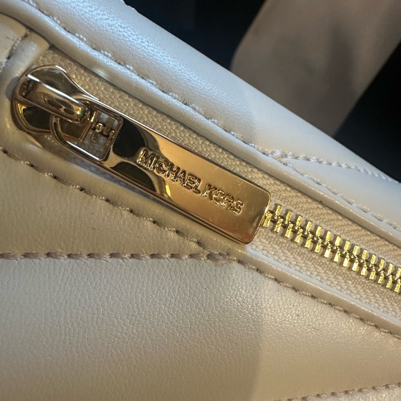 Michael Kors white wallet - Picture 6 of 6